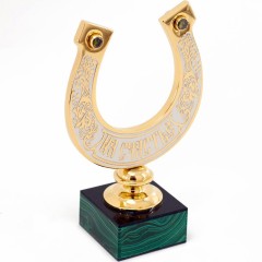 Настольный сувенир «Подкова на счастье» на камне малахит в подарок жене
