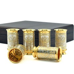 Подарочный бокс с рюмками «Герб России» можно преподнести патриоту Родины на 23 февраля