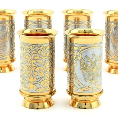 Подарочный бокс с рюмками «Герб России» можно преподнести патриоту Родины на 23 февраля