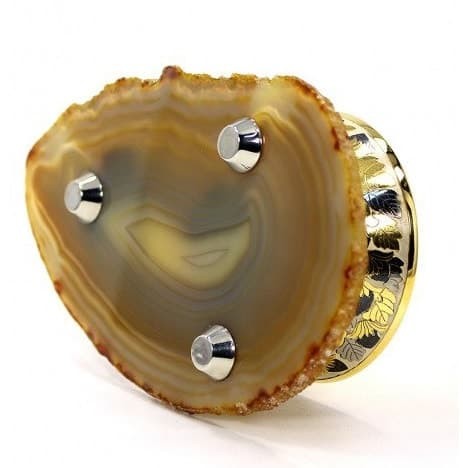 Орешница на камне «Белочка»