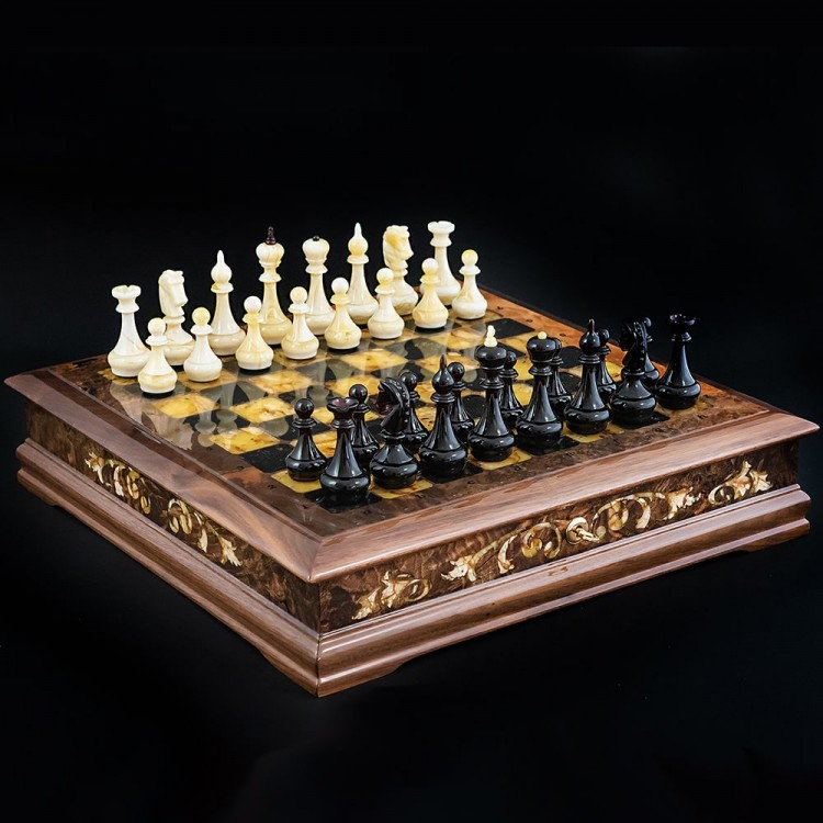 Шахматный ларец «Антик» из корня ореха и янтаря