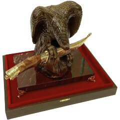 Сувенирный нож «Сокол» с резной фигурой на подставке из яшмы