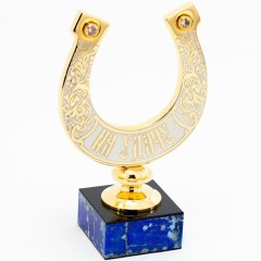 Настольный сувенир «Подкова на удачу» на камне лазурит в подарок подруге