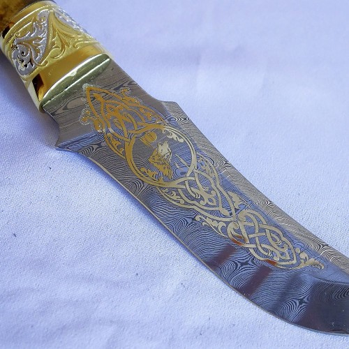 Подарочный нож «Одинокий волк» с дамасским клинком