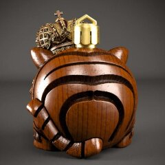 Авторская фигурка из дерева «Тигрёнок царь»