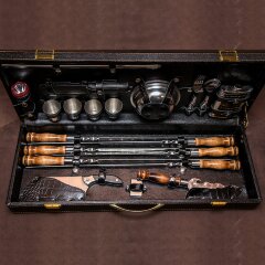 Подарочный набор для пикника «Странник» в кожаном чемодане