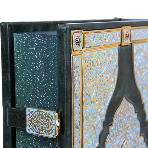 Подарочная книга «Коран» из серебра и драгоценных камней