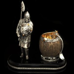 Серебряная икорница «Витязь» на постаменте из вулканического камня обсидиан