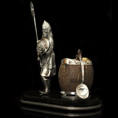 Серебряная икорница «Витязь» на постаменте из вулканического камня обсидиан