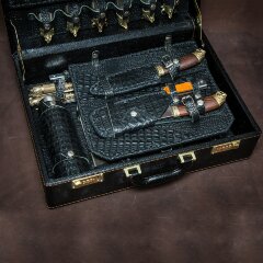 Подарочный набор для пикника «Охота» в кожаном чемодане