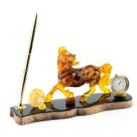 Настольный сувенир из янтаря «Конь» с часами