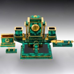 Настольный набор органайзер с часами «Эрмитаж» из малахита в подарок руководителю