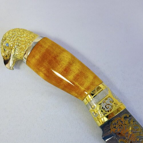 Коллекционный нож «Орёл» с дамасским клинком в украшенных ножнах