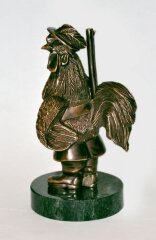 Статуэтка «Петух с ружьем»