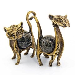Бронзовая статуэтка «Кот и кошка» с шаром из камня змеевик
