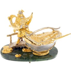 Красивая икорница с ложкой «Дед с осетром» на нефрите — праздничная посуда для сервировки