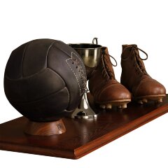 Интерьерный сувенир «Неаполь» (мяч, бутсы, кубок) на подставке