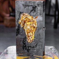 Янтарные нарды «Конь» из карельской берёзы в подарок другу