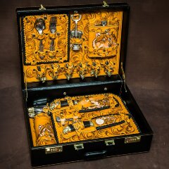 Подарочный набор для пикника «Волки» в кожаном чемодане