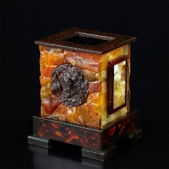 Сувениная подставка для ручек «STATUS» из янтаря