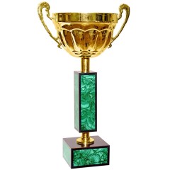 Спортивный кубок из малахита «Награда» в подарок сотрудникам за достижение особой цели