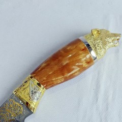 Подарочный нож «Волк» с позолоченной гравировкой и головой хищника (рукоять карельская береза, мельхиор)