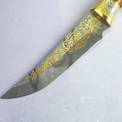Подарочный нож «Волк» с позолоченной гравировкой и головой хищника (рукоять карельская береза, мельхиор)