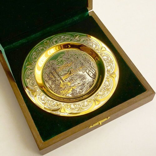 Декоративная тарелка «Природа Урала» в подарочном футляре