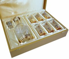 Графин со стопками 