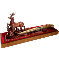 Коллекционный нож «Олень» на резной подставке