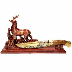Коллекционный нож «Олень» на резной подставке