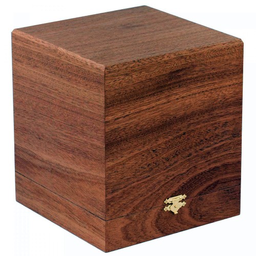 Златоустовская икорница «Осётр» (нефрит) в подарок к праздничному столу