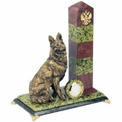 Часы «Пограничный столб с овчаркой»