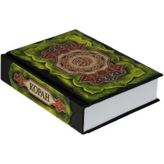 Украшенная книга «Коран» в кожаном переплёте (перевод с арабского)