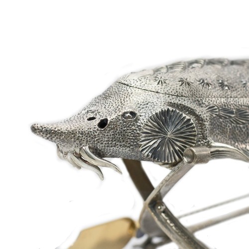 Серебряная икорница «Осётр» в подарочном футляре к праздничному столу