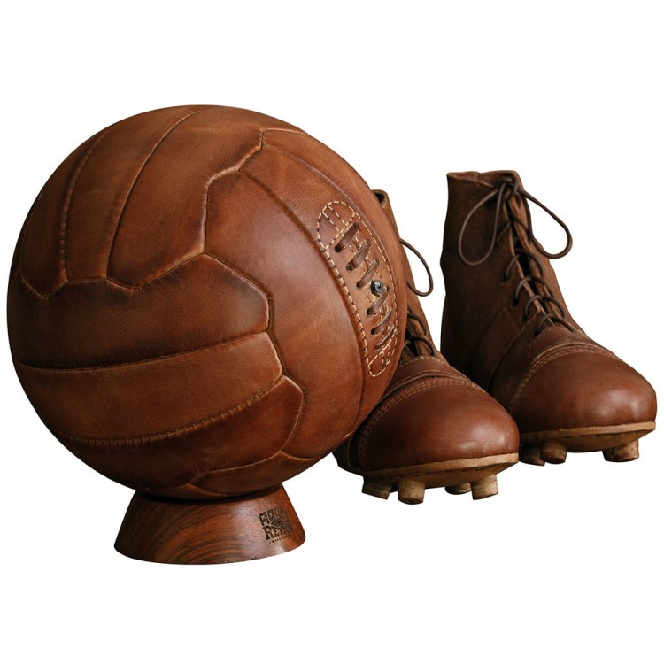 Спортивный сувенир «Лион» (футбольный мяч, бутсы) из натуральной кожи