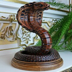Деревянная фигурка «Змея» — символ Нового 2025 года