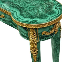 Малахитовый столик «Бобик» из натурального камня для интерьера дома