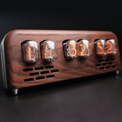 Ламповые часы «Атмосфера» ИН-12 (ясень термической обработки) в стиле радио СССР