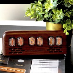 Ламповые часы «Атмосфера» ИН-12 (ясень термической обработки) в стиле радио СССР