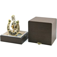 Сувенирная лошадь с подковой «На счастье» на нефрите в подарок для близких на новоселье