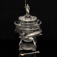 Серебряная икорница «Нептун с осетрами» с сервировочной ложечкой