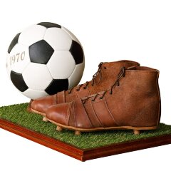 Спортивный сувенир «Мехико World Cup 1970» (мяч, бутсы) на подставке с газоном