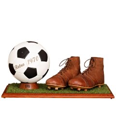 Спортивный сувенир «Мехико World Cup 1970» (мяч, бутсы) на подставке с газоном