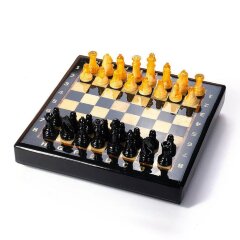 Малые шахматы из янтаря «Фэнтези» с фигурами