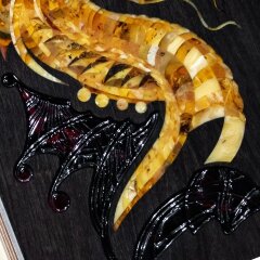 Подарочные нарды «Дракон» из морёного дуба с инкрустацией янтарём