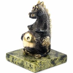 Бронзовая фигурка «Пузатый дракон» на камне — как символ Нового 2024 года