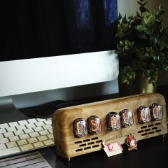 Ламповые часы «Атмосфера» (ИН-12) из дуба в стиле радио СССР с будильником