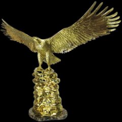 Скульптурная фигурка «Беркут» с позолотой 24 kt на камне