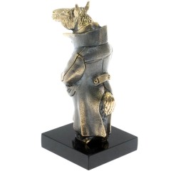 Бронзовая статуэтка «Конь в пальто» на подставке из долерита